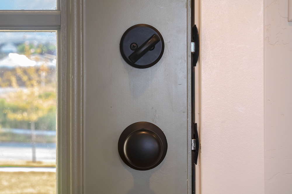Best Deadbolt for Front Door in 2021: Complete Reviews With Comparisons